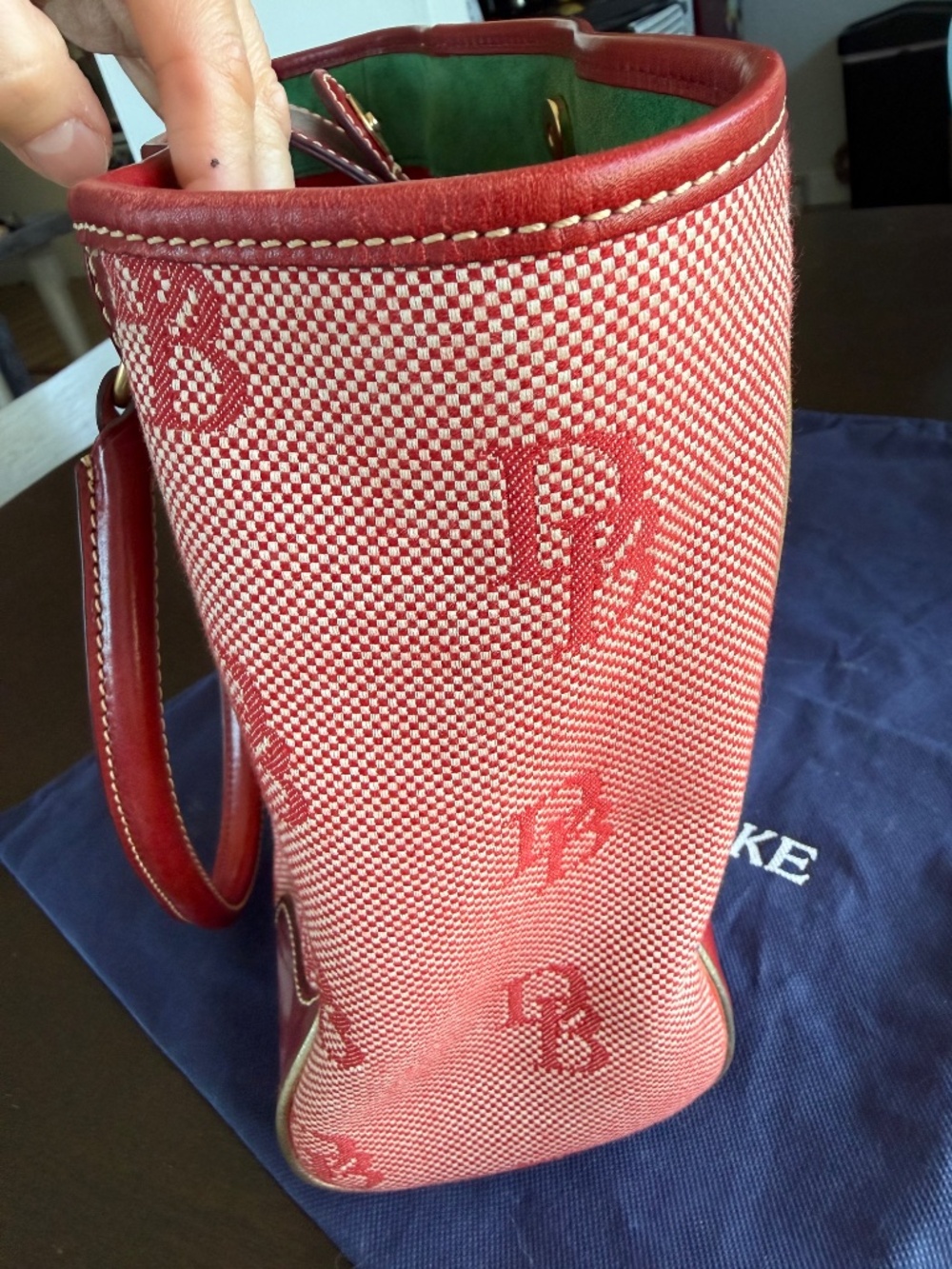 Dooney and Bourke tote with dust bag red - Picture 6 of 10